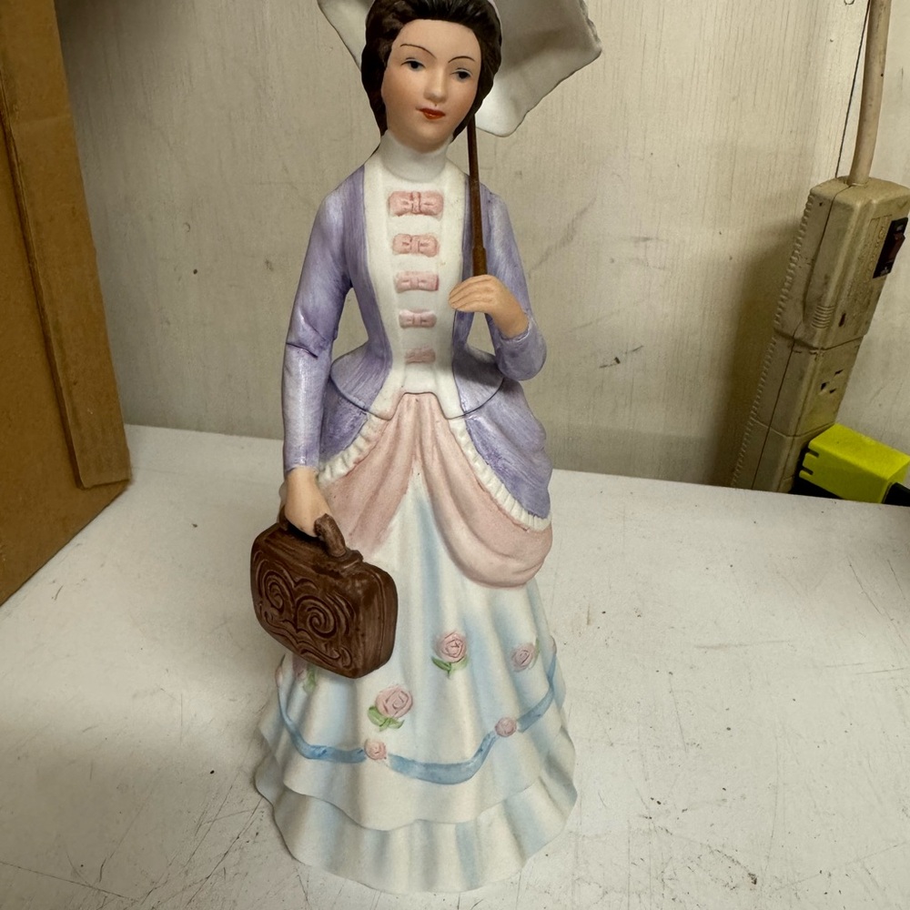 Avon 1978 Albee Award Figurine with Cream Base